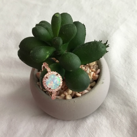 FASHION JEWELRY DIANTY ROUND RING - Picture 4 of 8